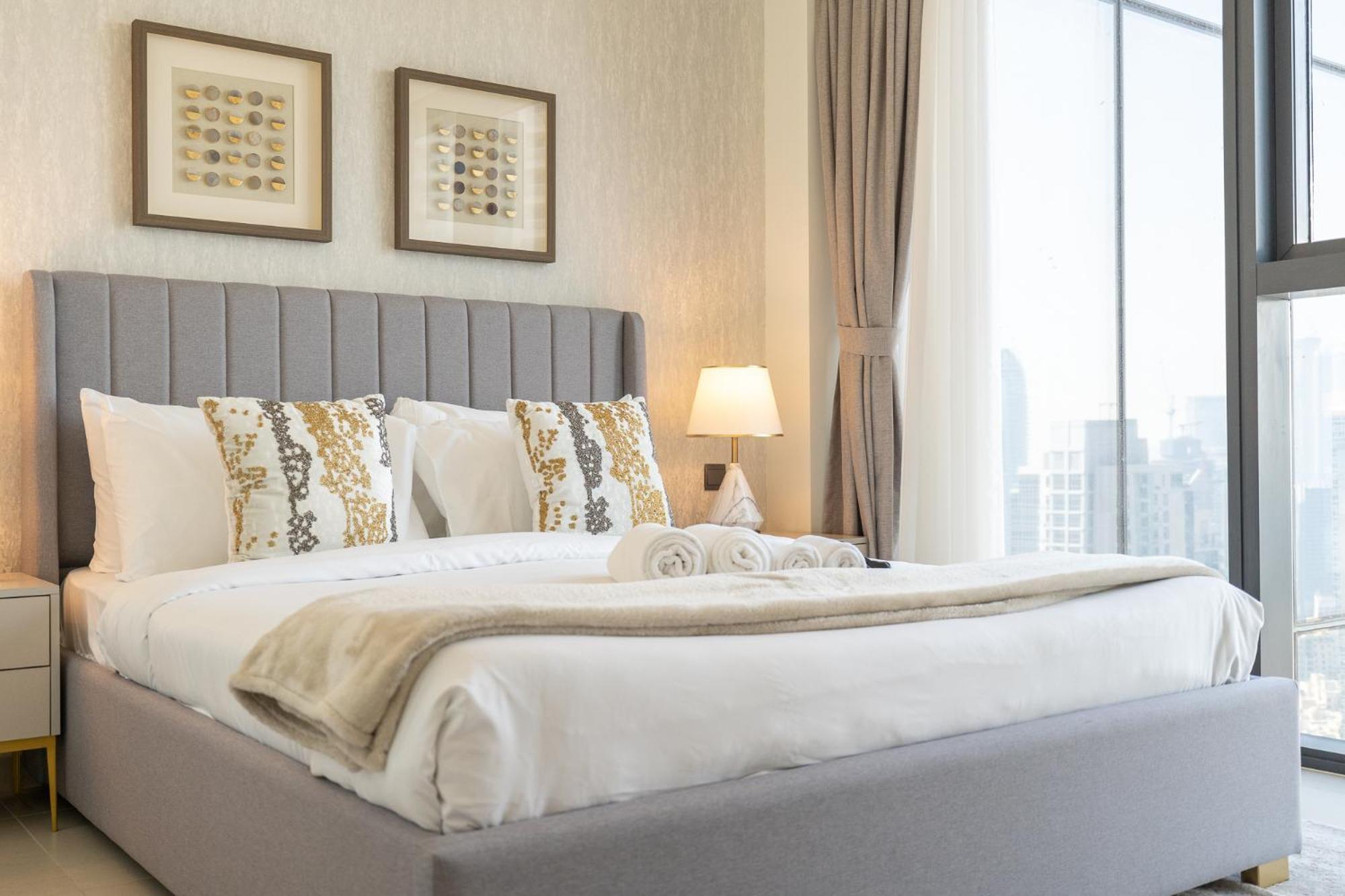 Elegant 2 Bedroom With Burj Khalifa Views On Sheikh Mohammed Bin Rashid Boulevard, A Short Walk From Opera * Dubai