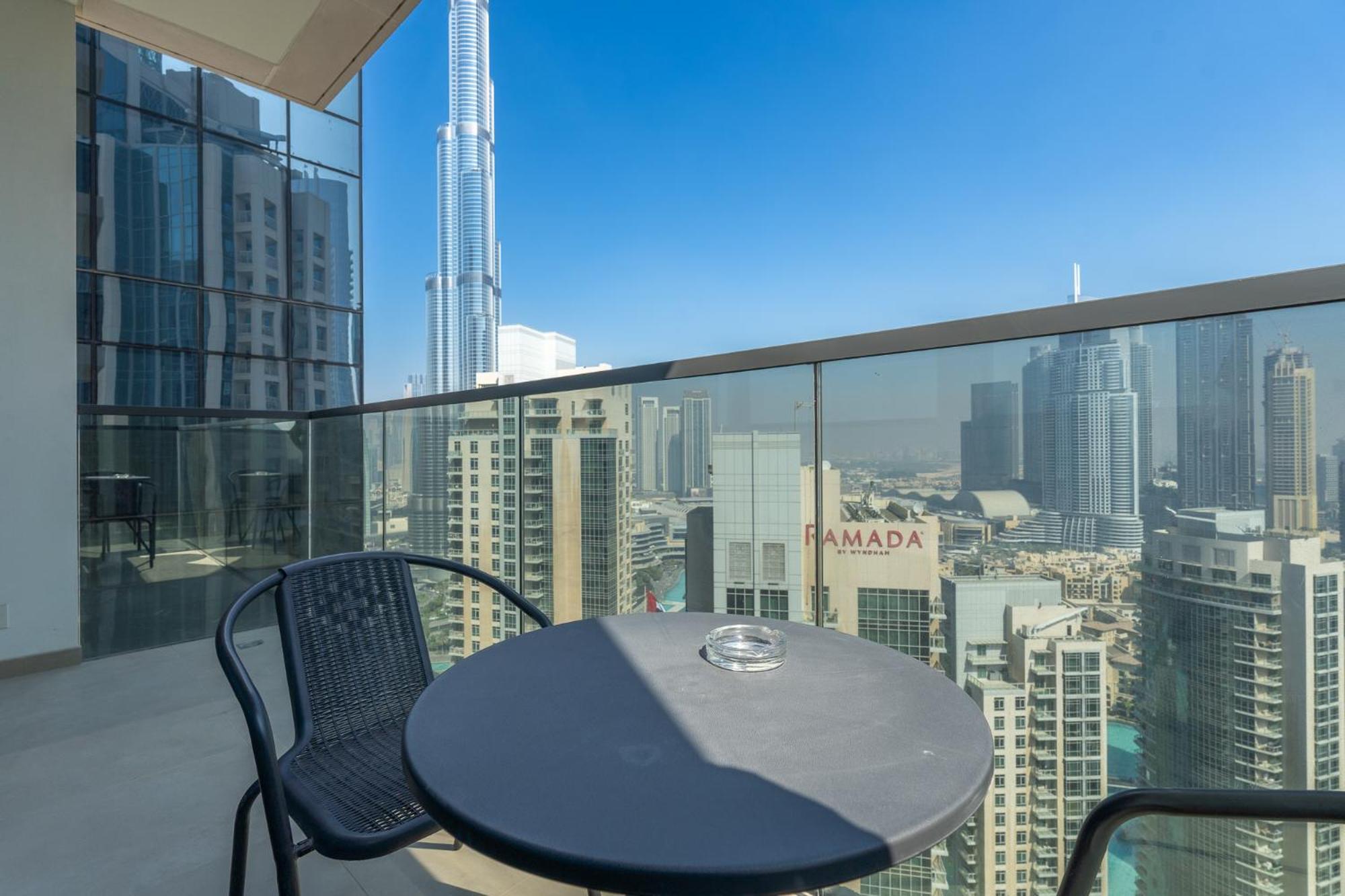 Elegant 2 Bedroom With Burj Khalifa Views On Sheikh Mohammed Bin Rashid Boulevard, A Short Walk From Opera Appartamento *