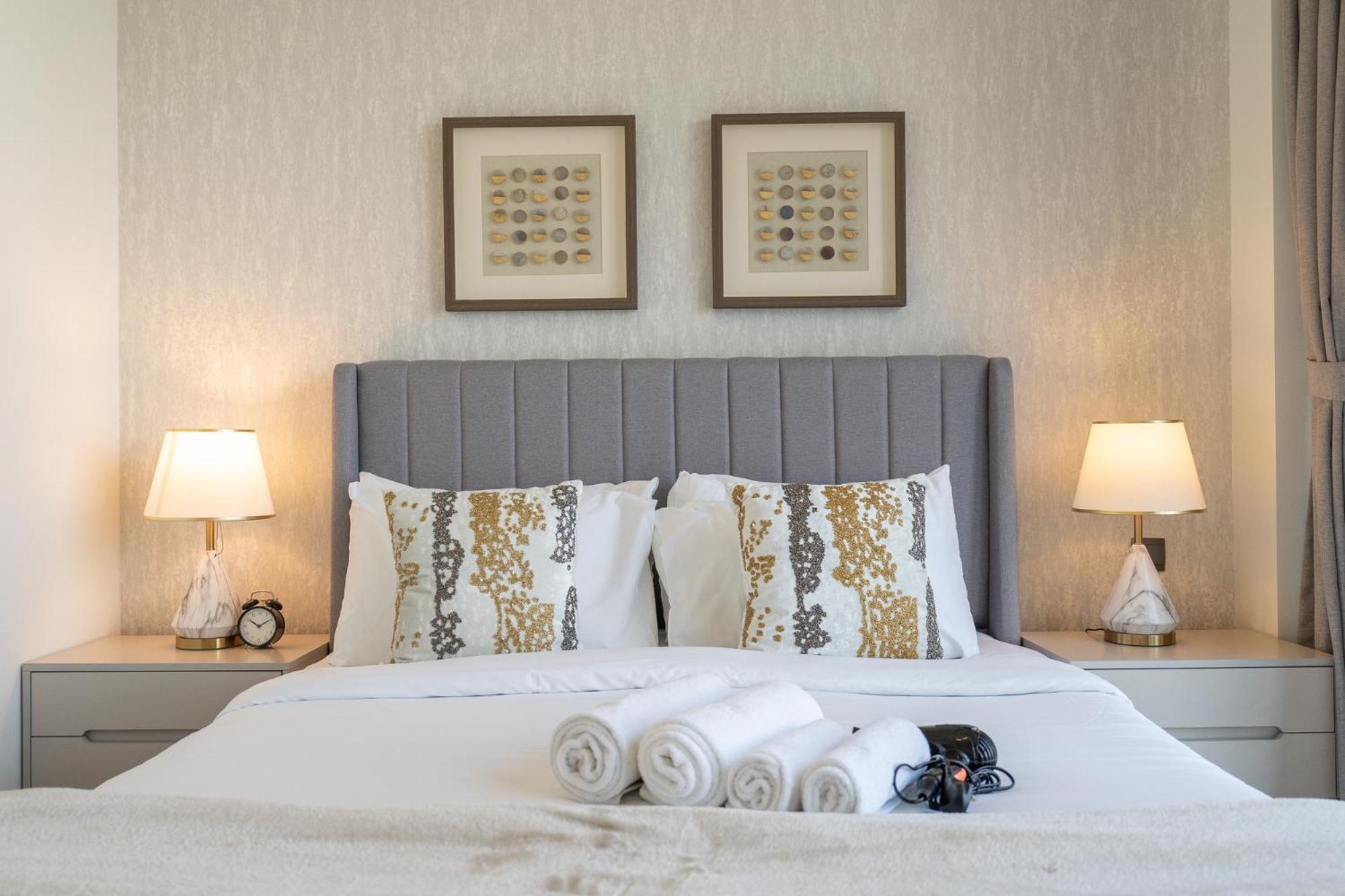 Elegant 2 Bedroom With Burj Khalifa Views On Sheikh Mohammed Bin Rashid Boulevard, A Short Walk From Opera *