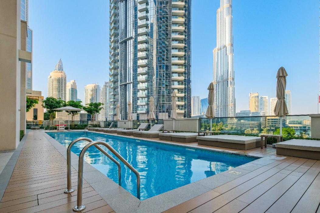 Elegant 2 Bedroom With Burj Khalifa Views On Sheikh Mohammed Bin Rashid Boulevard, A Short Walk From Opera * Dubaï